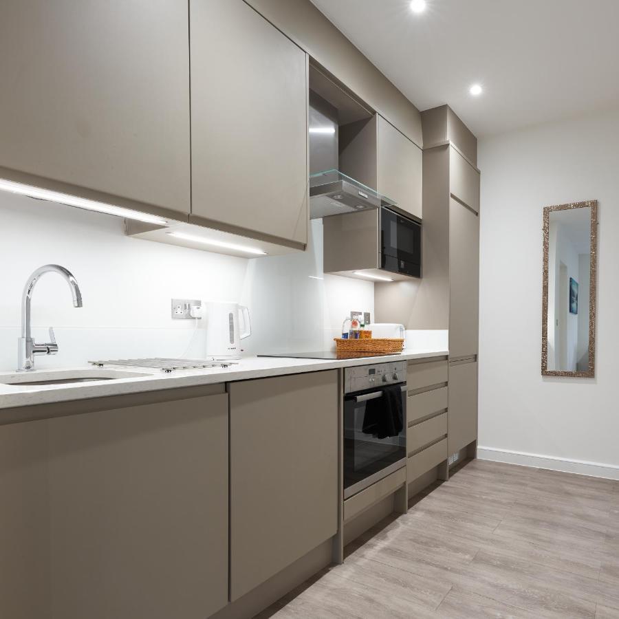 Luxustay Milburn House Milton Keynes Exterior foto